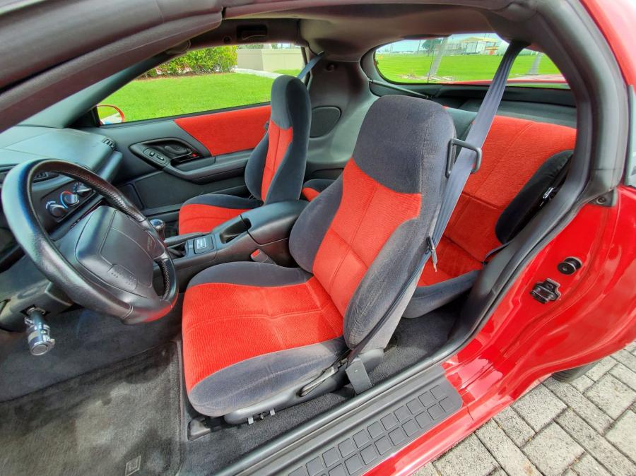 Интерьер Chevrolet Camaro SS (1710) 1996 года  (фото 61 из 101)